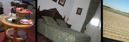 Detalle de una habitación del Hotel Arzuaga 5 estrellas: A la izquierda detalle de la esquinera con la cesta de frutas, vino Arzuaga Crianza y copas reposando sobre la mesa. En el medio, detalle de cama de matrimonio, y a la derecha un detalle de las vistas disponibles desde la habitación.