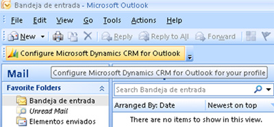 Abrimos Microsoft Outlook, y podremos observar una nueva barra de herramientas con el botón Configure Microsoft Dynamics CRM for Outlook